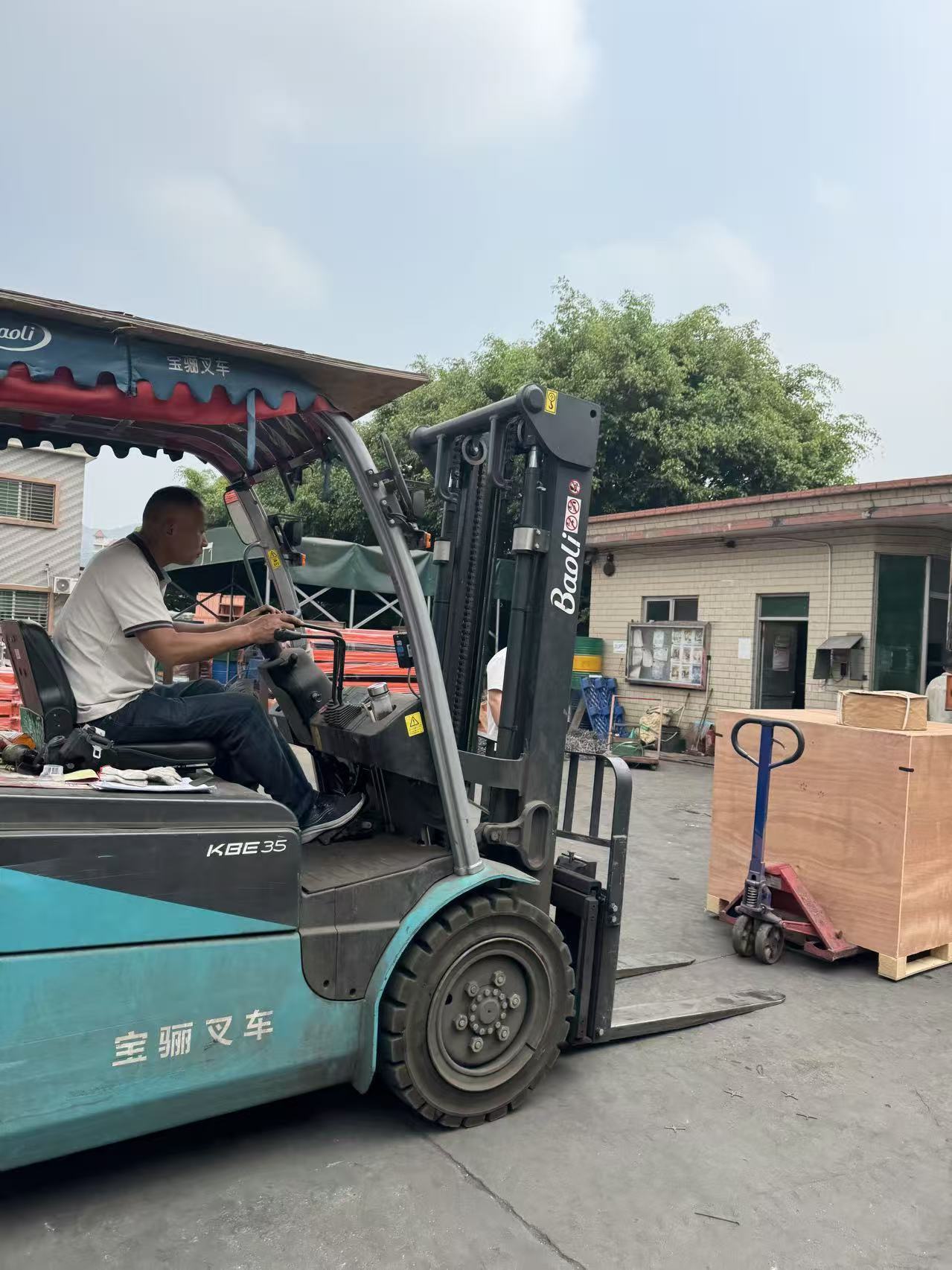 সর্বশেষ কোম্পানি ব্লগ সম্পর্কে গ্লোবাল ডেলিভারি বাস্তবে: মোল্ড স্টোরেজ র‍্যাক সরানোর কাজ